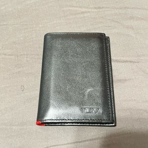 Tumi wallet unisex